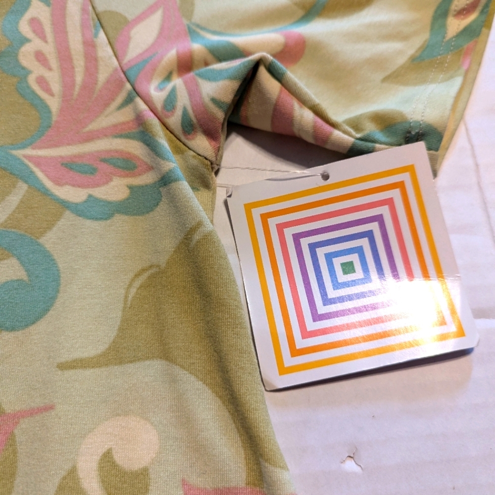 LulaRoe Perfect T Shirt Size Medium BNWT - Picture 6 of 8